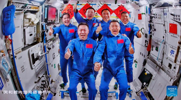 Astronot Tiongkok Lakukan Eksperimen di Bidang Ilmu Saraf dan Botani di Stasiun Luar Angkasa Tiangong