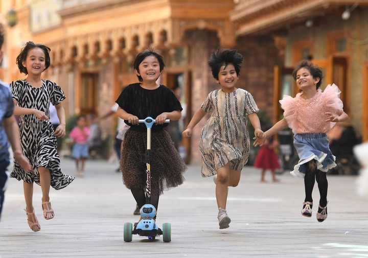 Daerah Otonom Uighur Xinjiang di Tiongkok barat laut akan menginvestasikan dana sebesar 182 juta yuan (1 yuan = Rp2