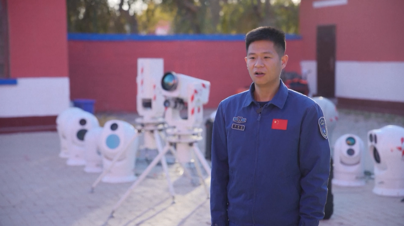 Para Teknisi Tiongkok Bersiap untuk Momen Krusial Terakhir dari Kembalinya Kru Shenzhou-20