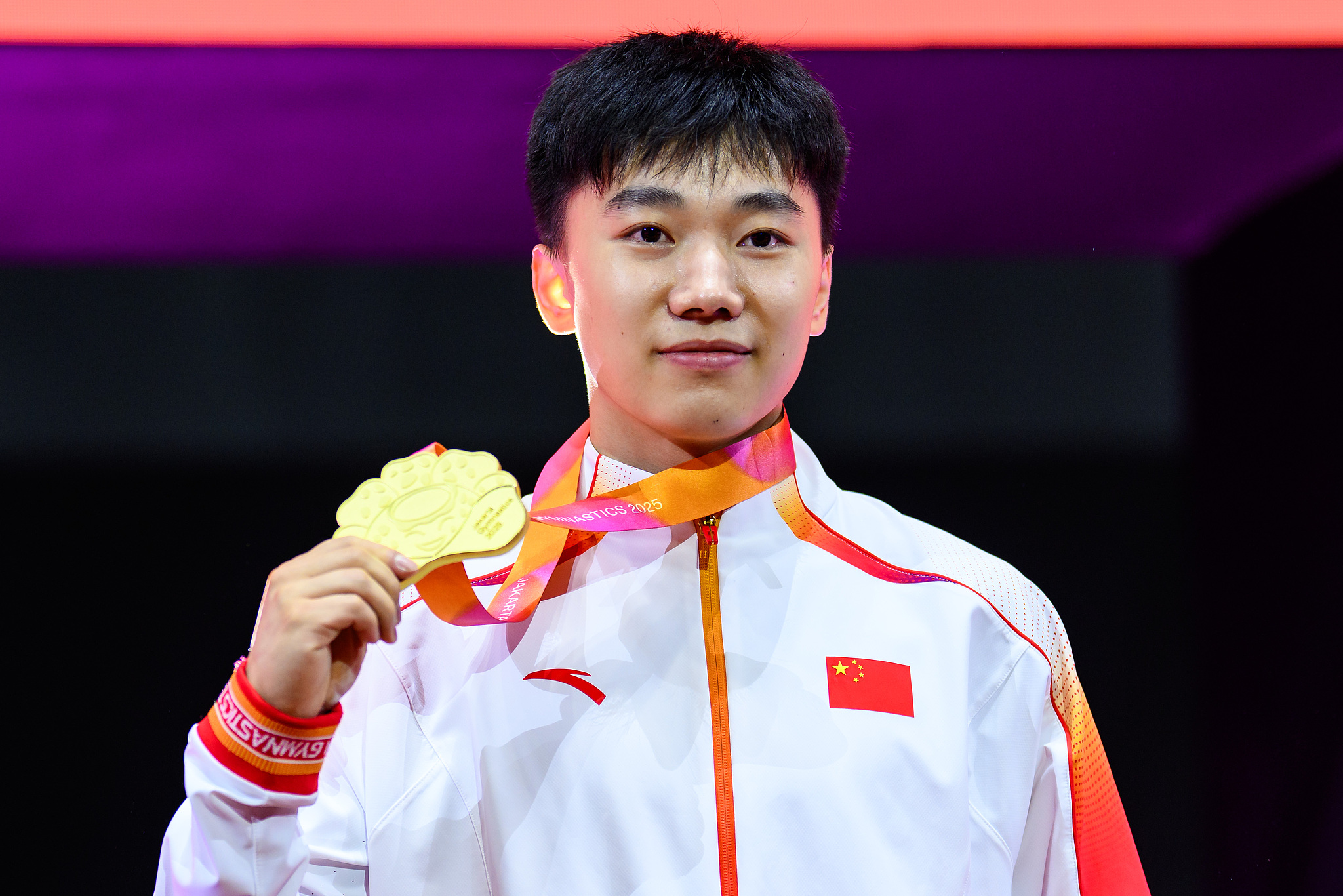 Hong Yanming Raih Emas Pertama untuk Tiongkok di Kejuaraan Senam Dunia