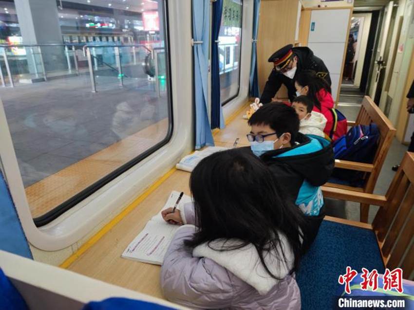 Kereta ini memberikan pengalaman perjalanan yang bermakna dan berkualitas tinggi bagi penumpang pelajar