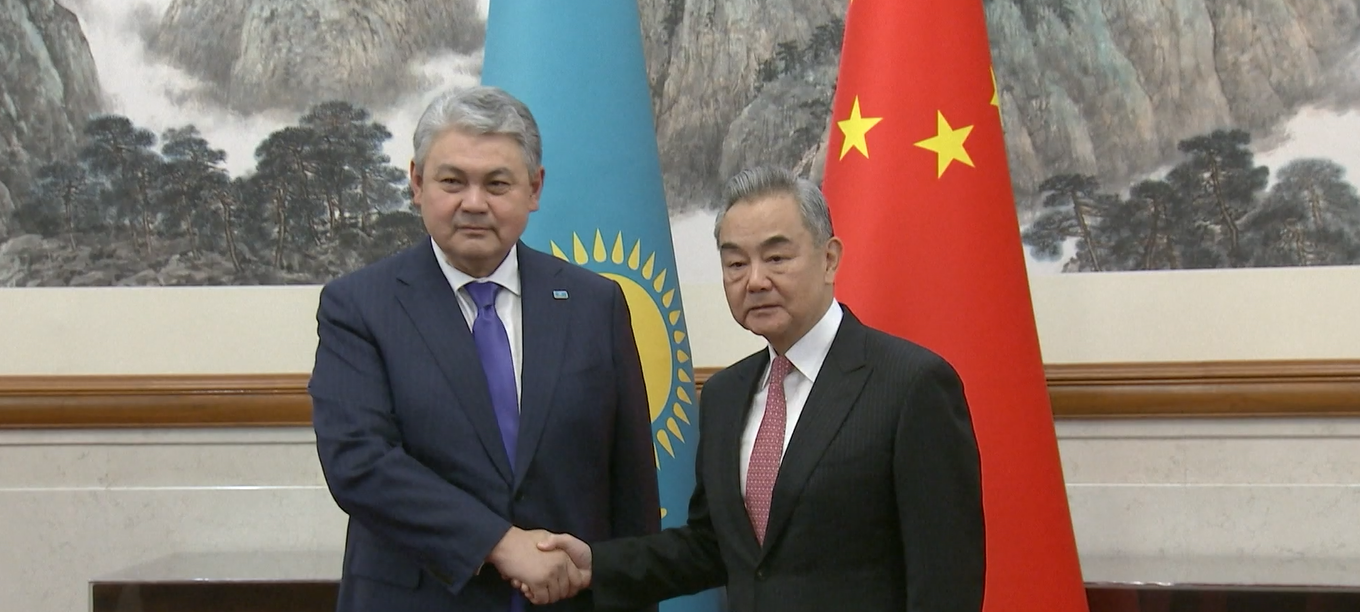 Menlu Tiongkok Gelar Pembicaraan dengan Menlu Kazakhstan