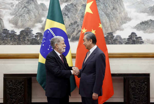Wang Yi menyatakan bahwa kunjungan Presiden Brazil ke Tiongkok kali ini merupakan tonggak penting dalam sejarah hubungan Tiongkok-Barzil