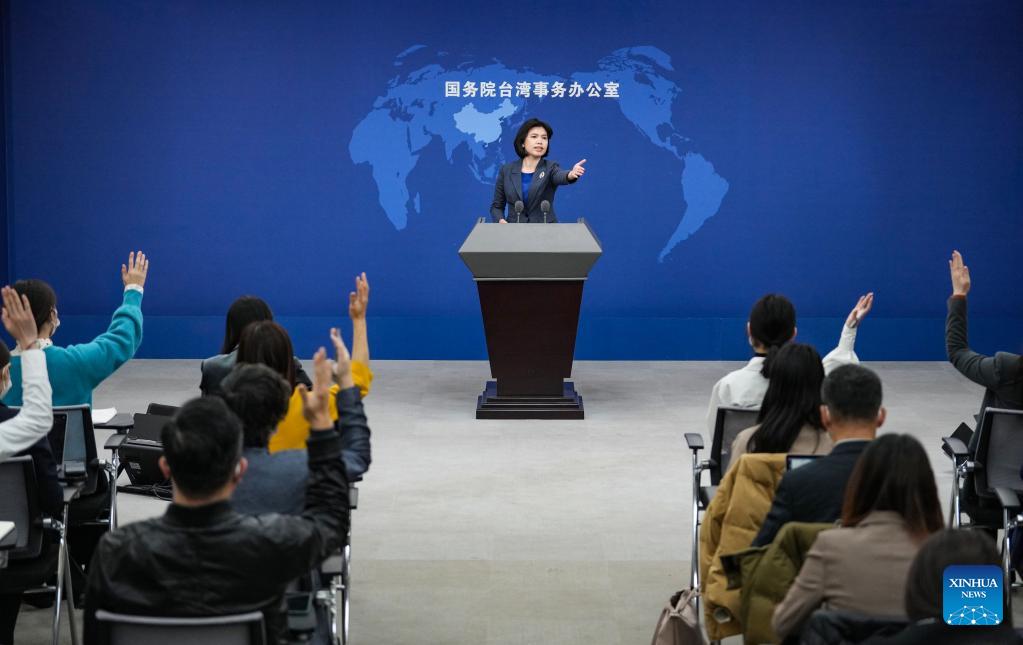 Di bawah pembatasan sepihak yang diberlakukan oleh otoritas DPP hanya ada empat tujuan penerbangan langsung di daratan yakni Beijing Shanghai Xiamen dan Chengdu