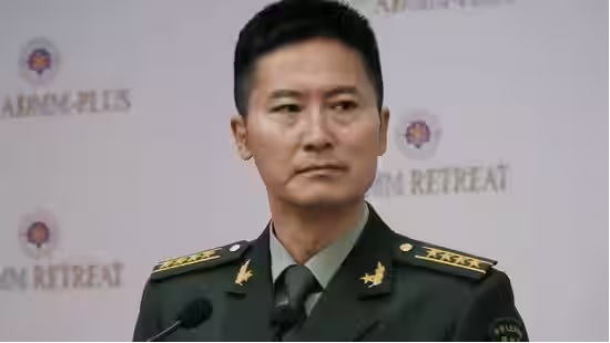 Beijing mengatakan bahwa pengeluaran militernya adalah untuk tujuan pertahanan dengan persentase yang relatif rendah dari hasil ekonominya  Sementara para kritikus menuduhnya sebagai ancaman bagi perdamaian dunia