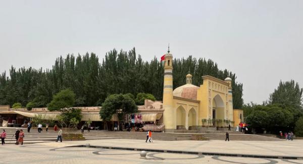 Masjid Etigar adalah masjid  pertama di Tiongkok
