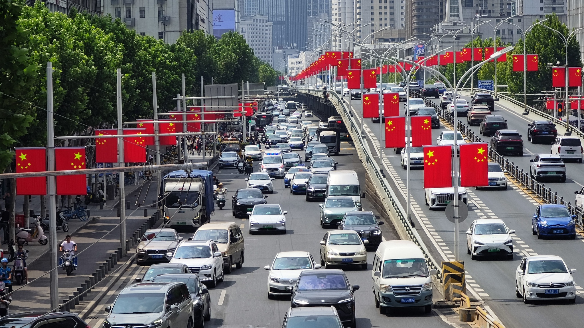 Semangat Hari Nasional: Kota-kota Berbalut Warna 'China Red' di Shanxi, Tiongkok Utara